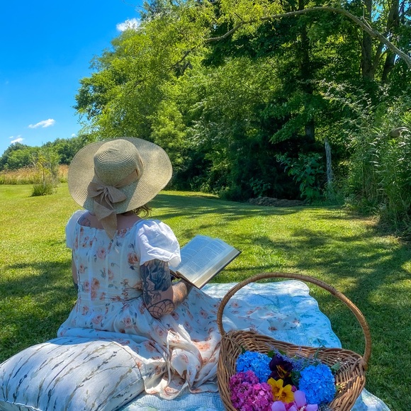 Meet your Posher, Holli - Picture 2 of 3